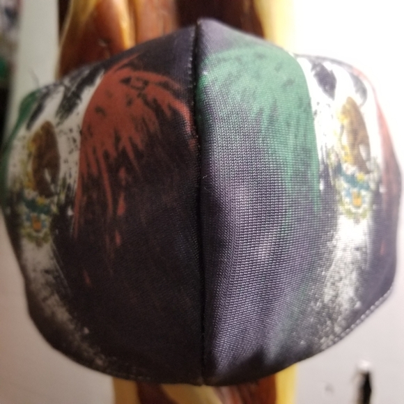 MASKS MEDIUM
DOUBLE-SIDED - Picture 1 of 4